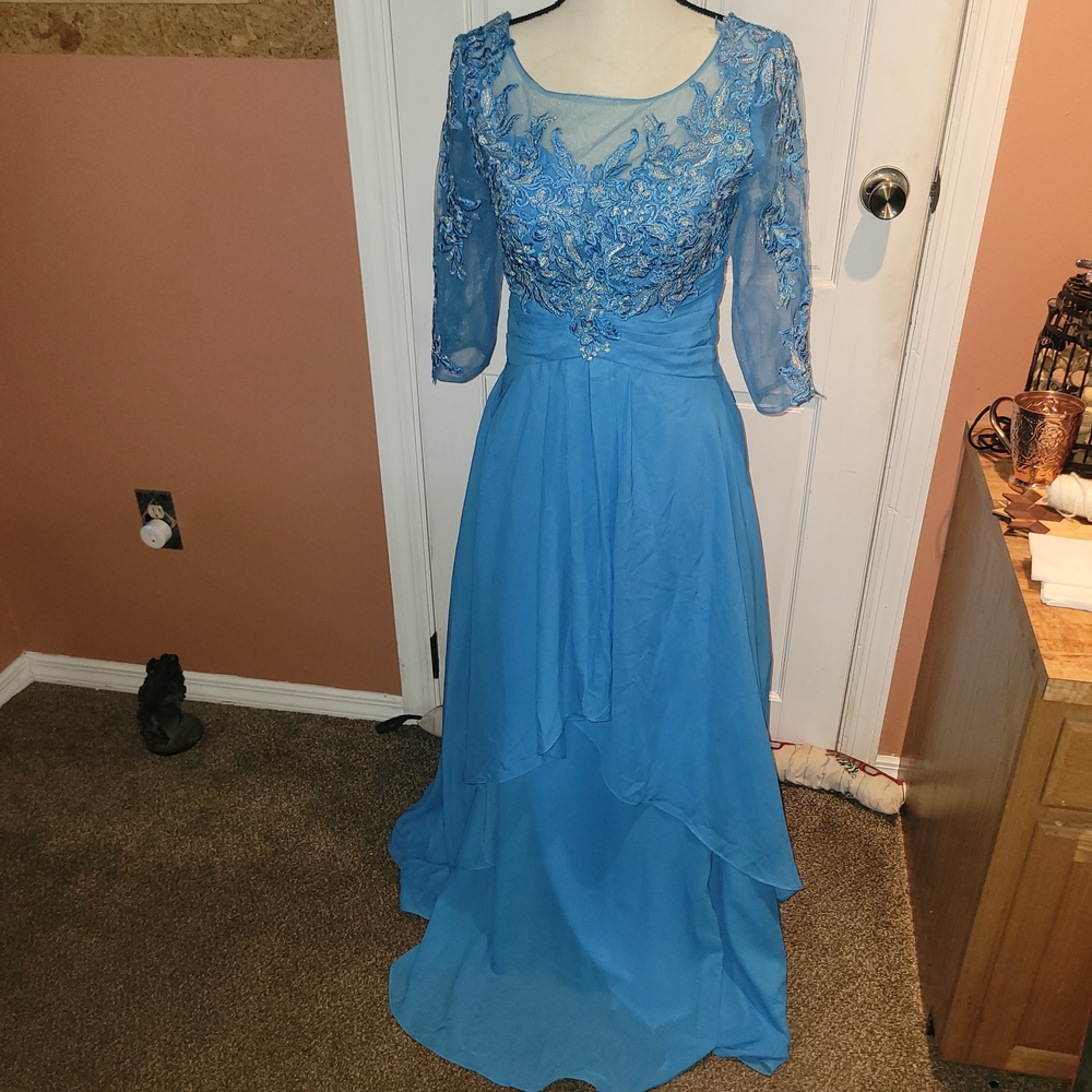 Elegant Blue Lace Evening Dress